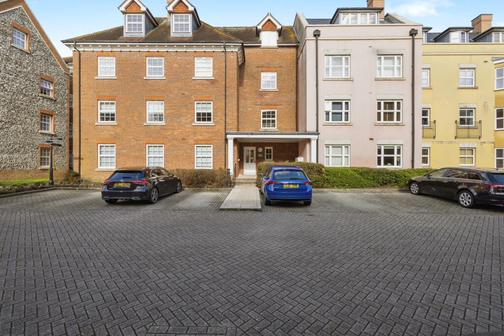 2 bedroom flat for sale in St. Agnes Place, Chichester, West Sussex, PO19