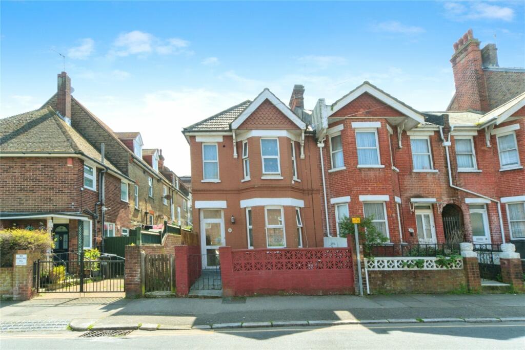 3 bedroom end of terrace house for sale in Langney Road, Eastbourne