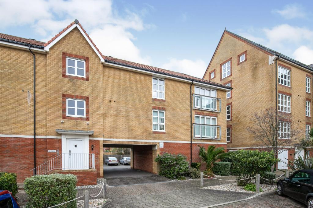 2 bedroom flat for sale in Caroline Way, Eastbourne, East Sussex, BN23