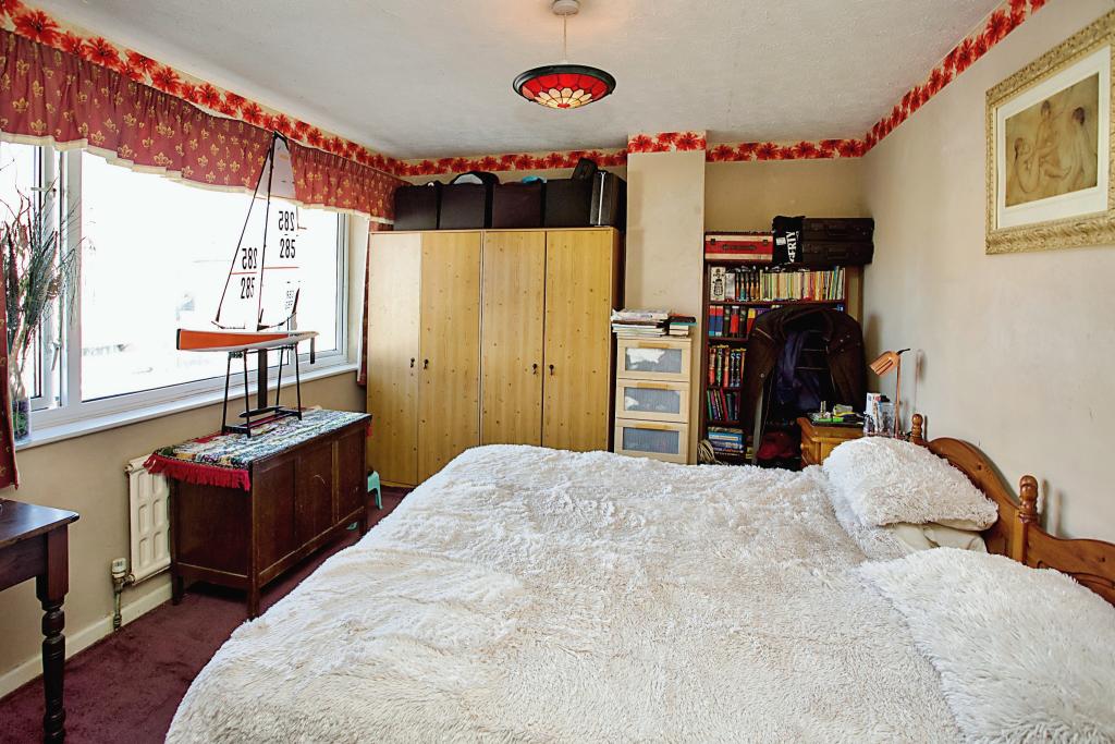 3 bedroom semidetached house for sale in Mayfield Road, Gosport