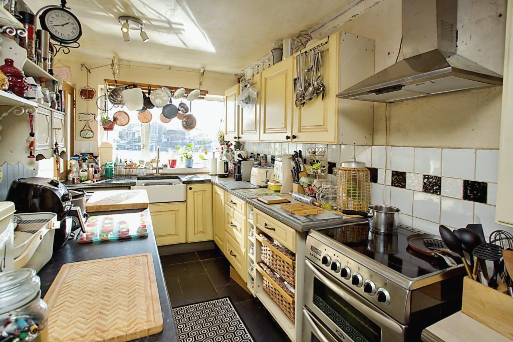 3 bedroom semidetached house for sale in Mayfield Road, Gosport