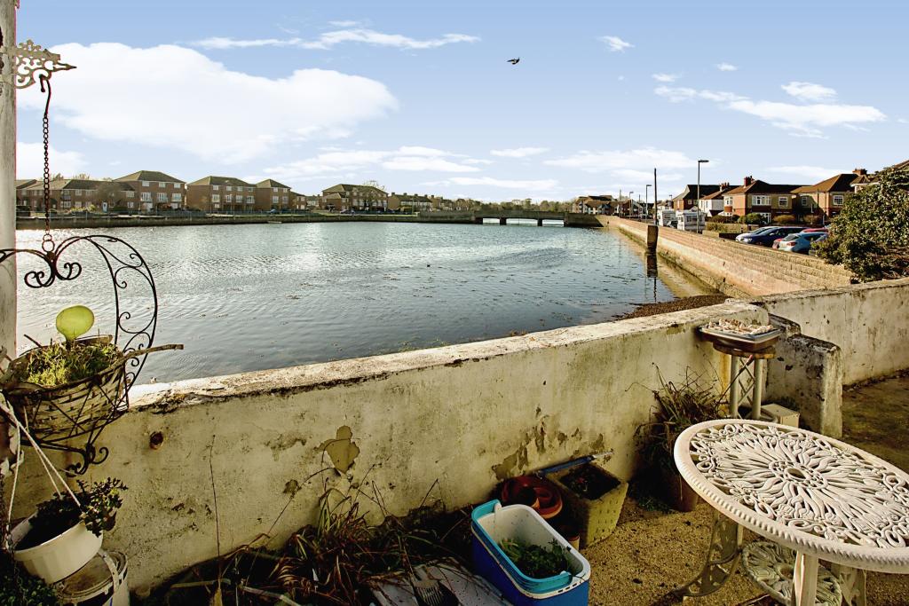 3 bedroom semidetached house for sale in Mayfield Road, Gosport