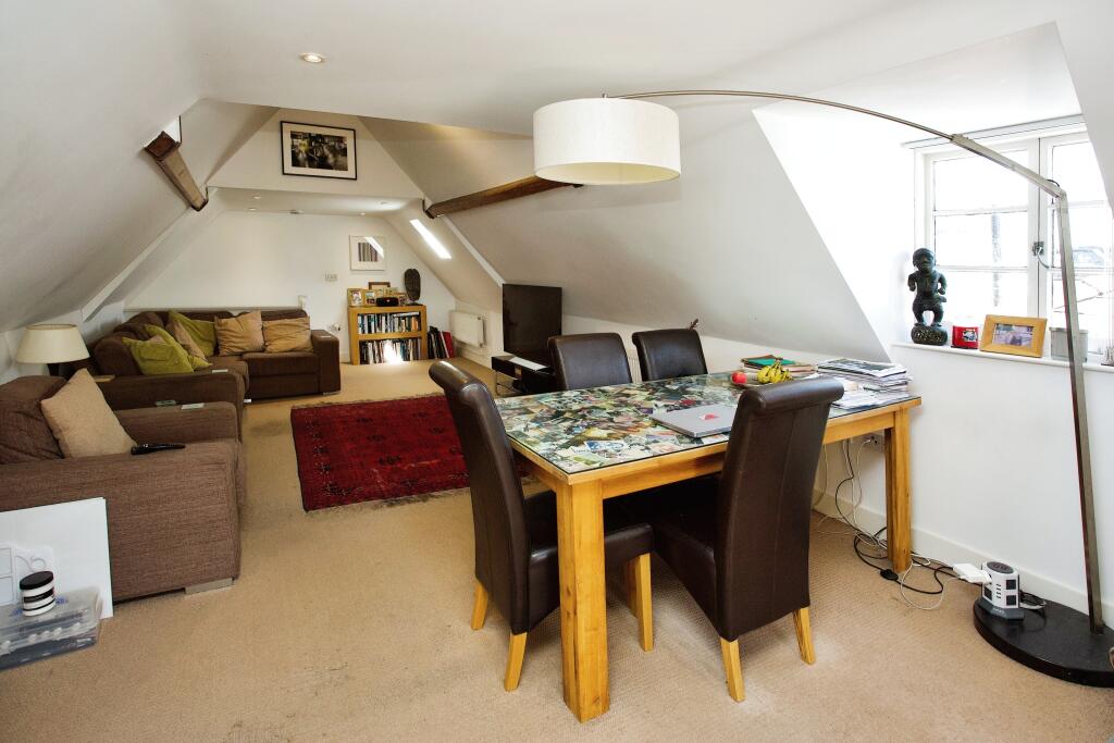 2 bedroom flat for sale in High Street, Gosport, Hampshire, PO12