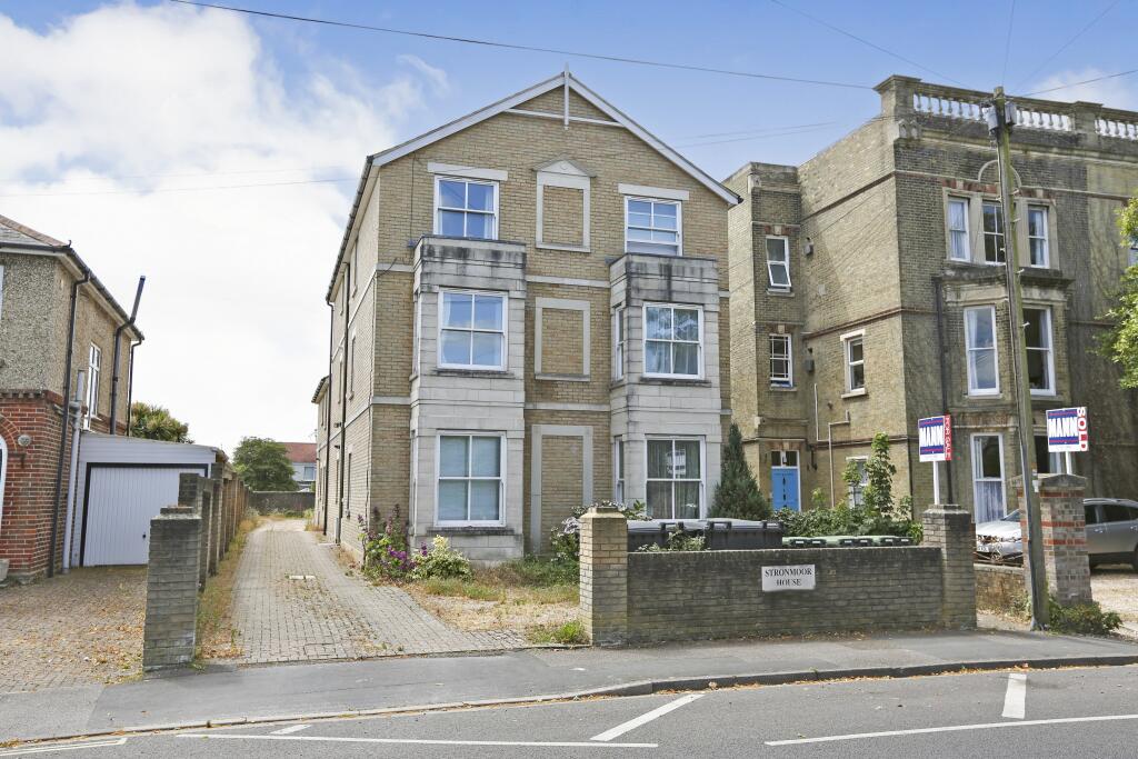 2 bedroom flat for sale in Bury Road, Gosport, Hampshire, PO12