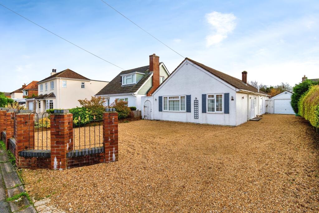 3 bedroom bungalow for sale in Admirals Road, Locks Heath, Southampton, Hampshire, SO31