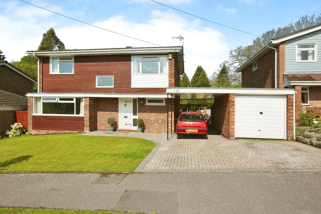 Main image of property: St. Pauls Road, Sarisbury Green, Southampton, Hampshire, SO31