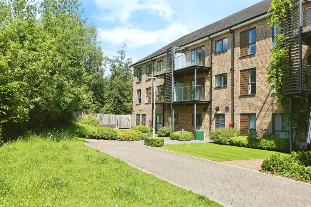 2 bedroom flat for sale in Hamilton Road, Sarisbury Green, Southampton ...