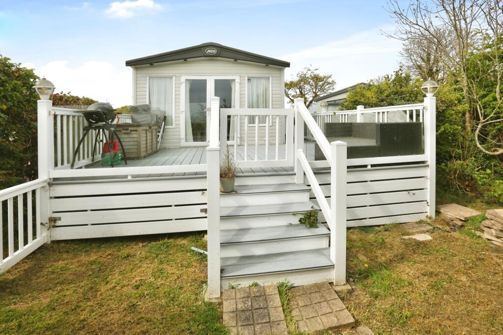 Main image of property: Solent Breezes, Chilling Lane, Hampshire, SO31