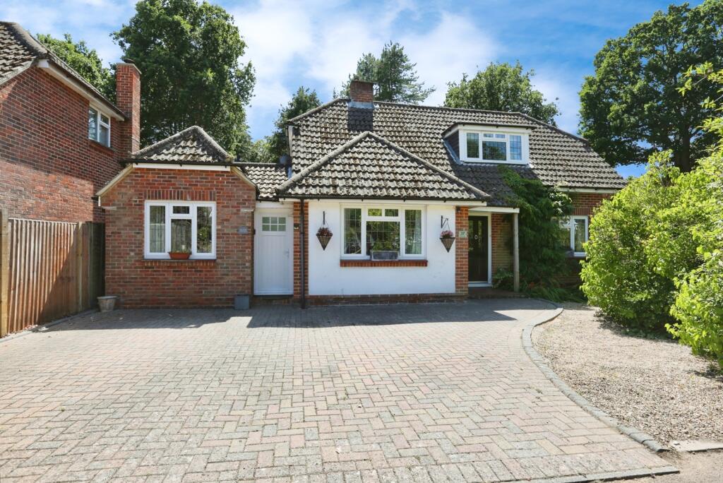 Main image of property: Pine Walk, Sarisbury Green, Southampton, Hampshire, SO31
