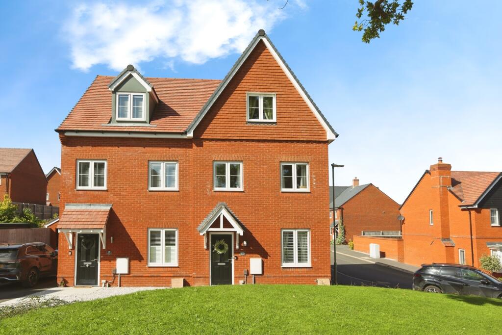 Main image of property: Pearce Row, Botley, Southampton, Hampshire, SO32