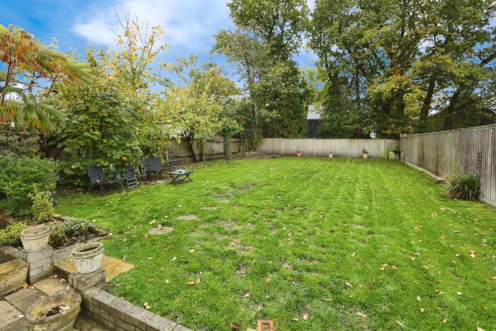 Main image of property: Woodthorpe Gardens, Sarisbury Green, Southampton, Hampshire, SO31