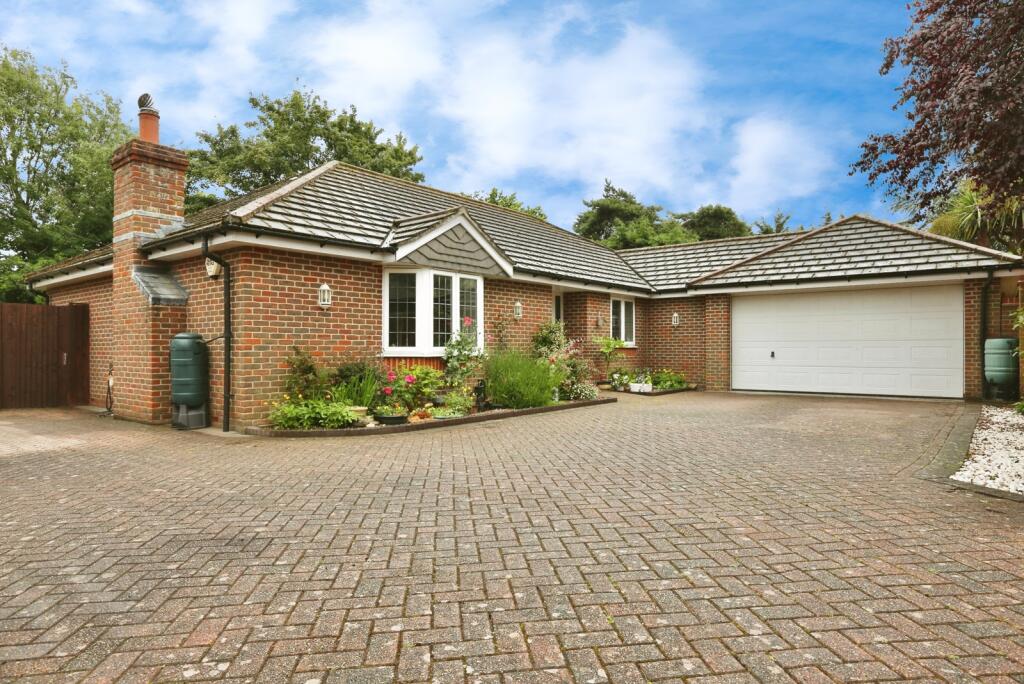 Main image of property: Locks Road, Locks Heath, Southampton, Hampshire, SO31