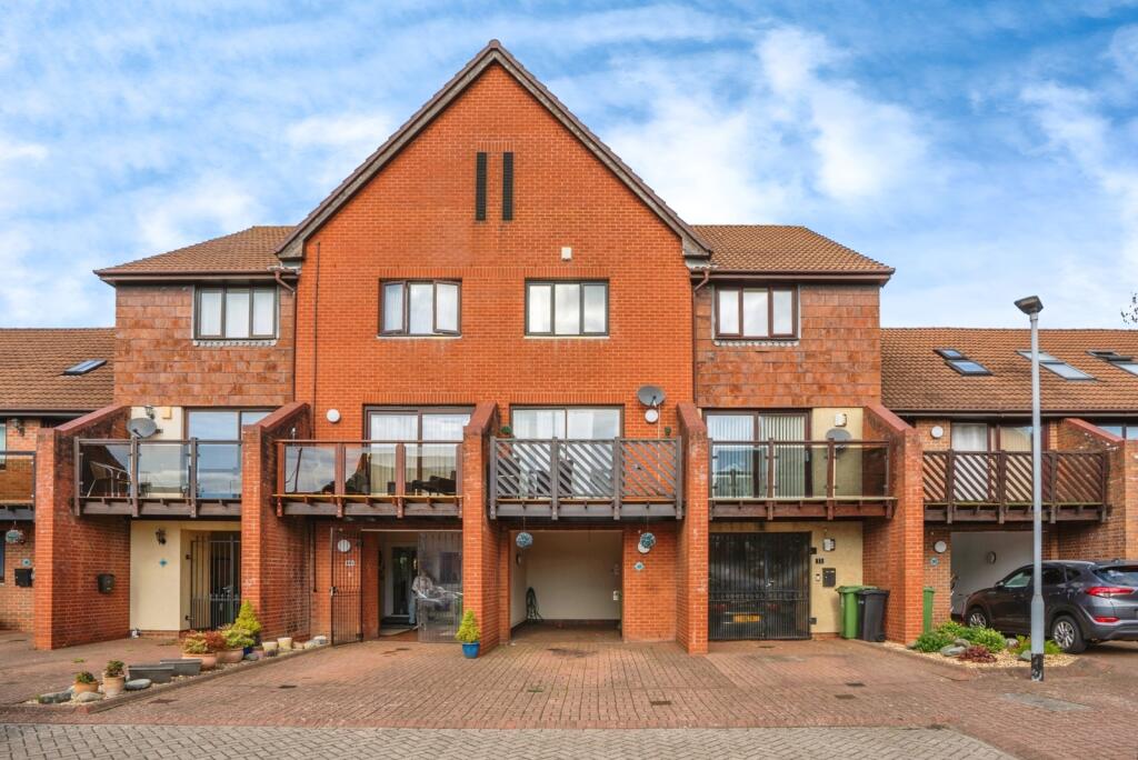 Main image of property: Cadgwith Place, Port Solent, Portsmouth, Hampshire, PO6