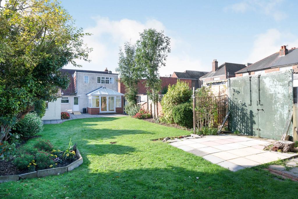 4 bedroom bungalow for sale in Cosham Park Avenue, Cosham, Portsmouth