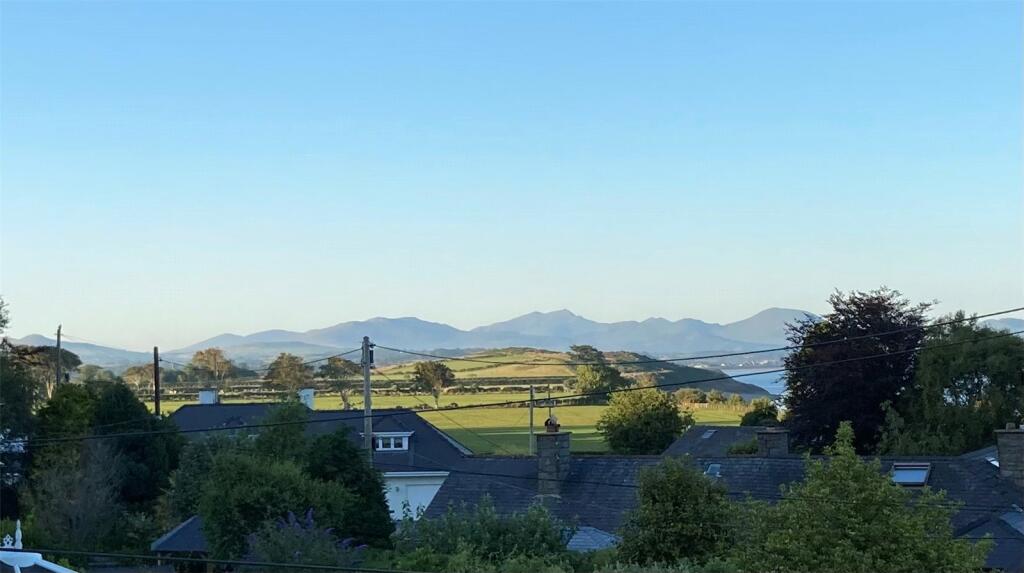 3 bedroom detached house for sale in Beach Road, Llanbedrog, Gwynedd, LL53