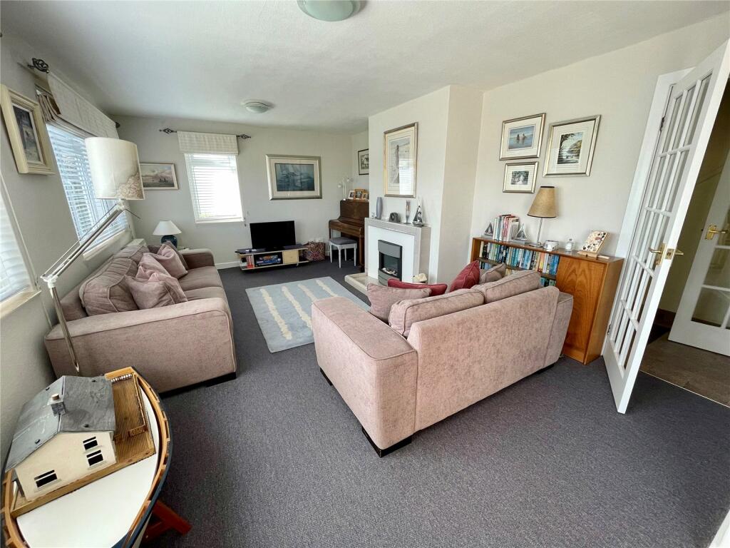 3 bedroom detached house for sale in Beach Road, Llanbedrog, Gwynedd, LL53