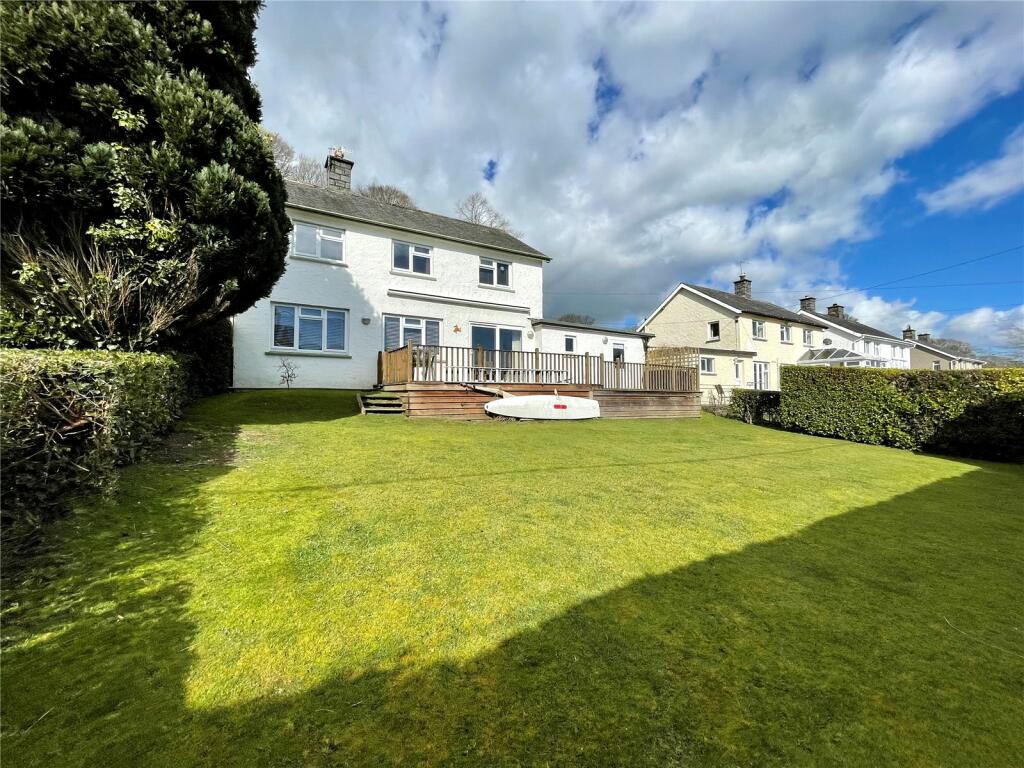 3 bedroom detached house for sale in Beach Road, Llanbedrog, Gwynedd, LL53