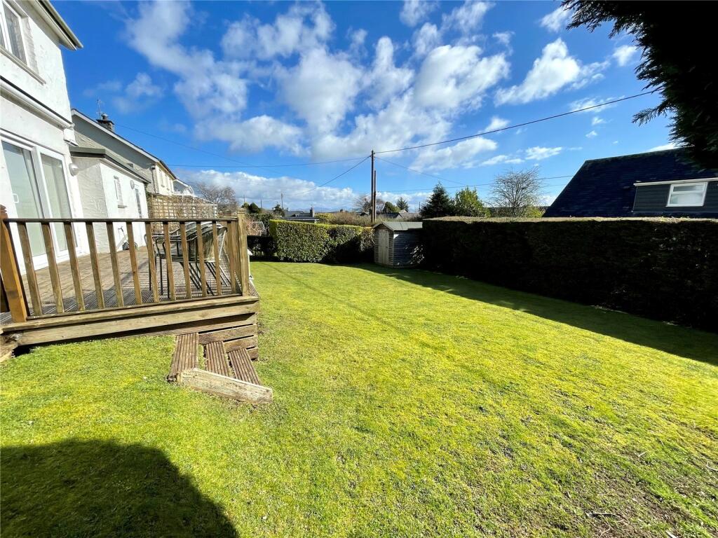 3 bedroom detached house for sale in Beach Road, Llanbedrog, Gwynedd, LL53