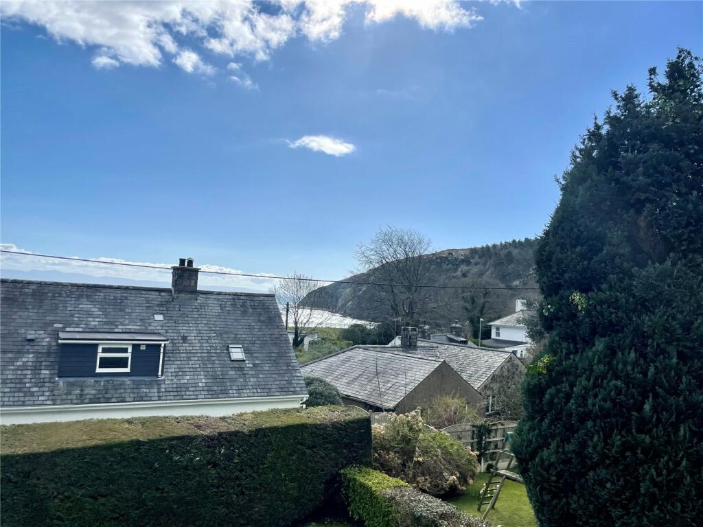3 bedroom detached house for sale in Beach Road, Llanbedrog, Gwynedd, LL53