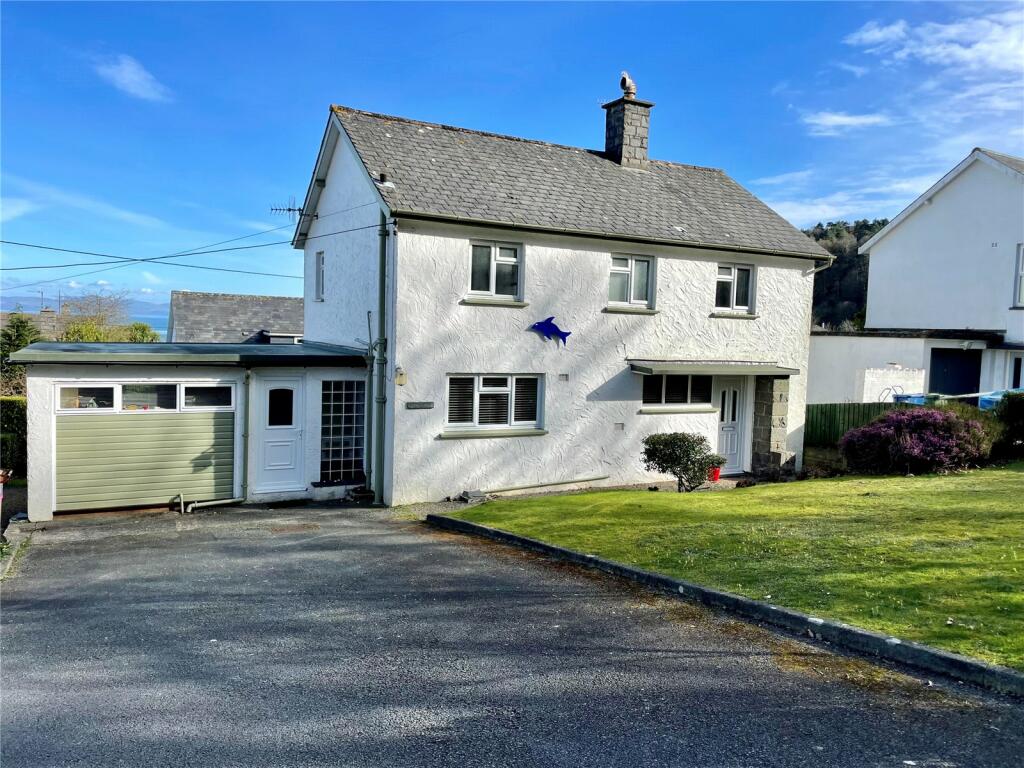3 bedroom detached house for sale in Beach Road, Llanbedrog, Gwynedd, LL53