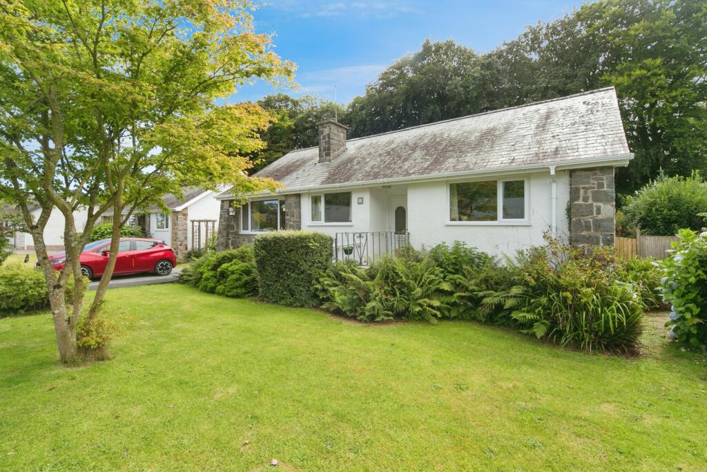 Main image of property: Glyn Y Mor, Llanbedrog, Gwynedd, LL53