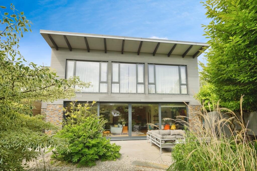 Main image of property: Llanbedrog, Gwynedd, LL53