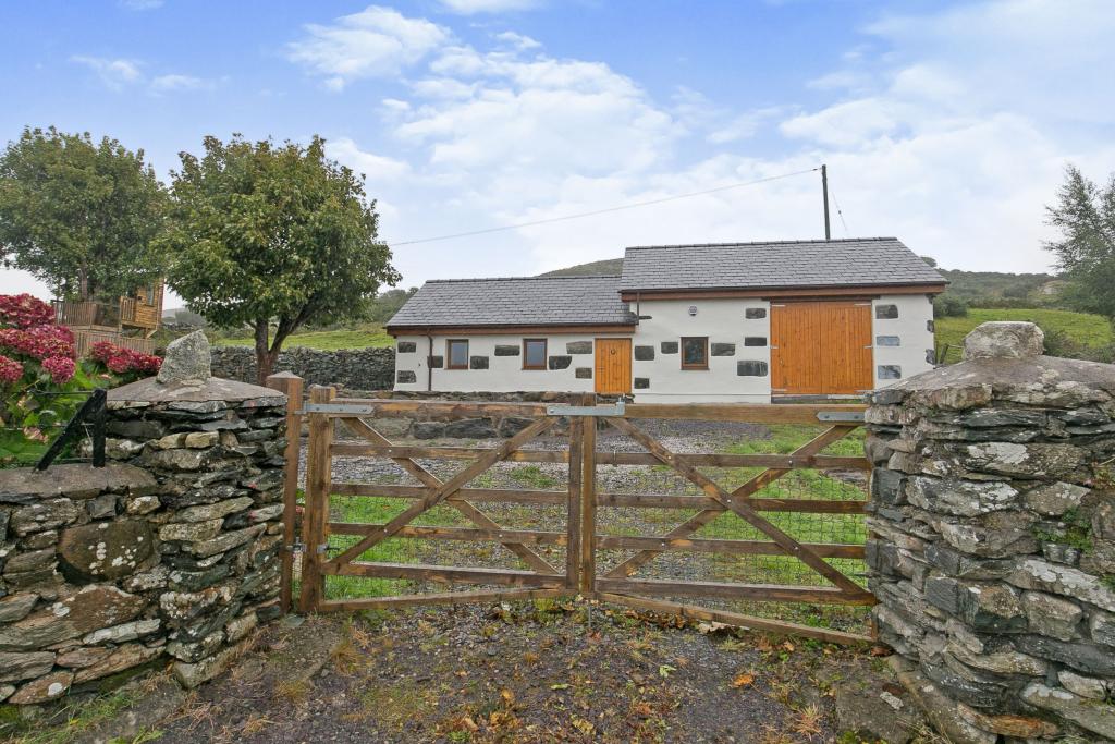 4 bedroom detached house for sale in Deiniolen, Caernarfon, Gwynedd, LL55