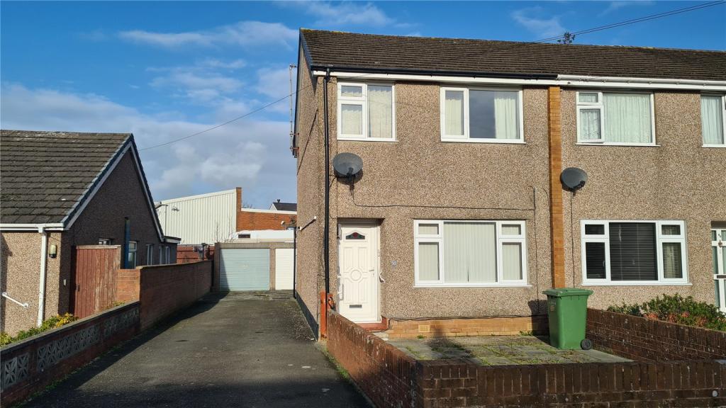 3 bedroom end of terrace house for sale in Ffordd Cynan, Bangor, Ffordd