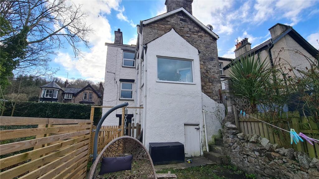 3 bedroom end of terrace house for sale in Terfyn Terrace, Y Felinheli