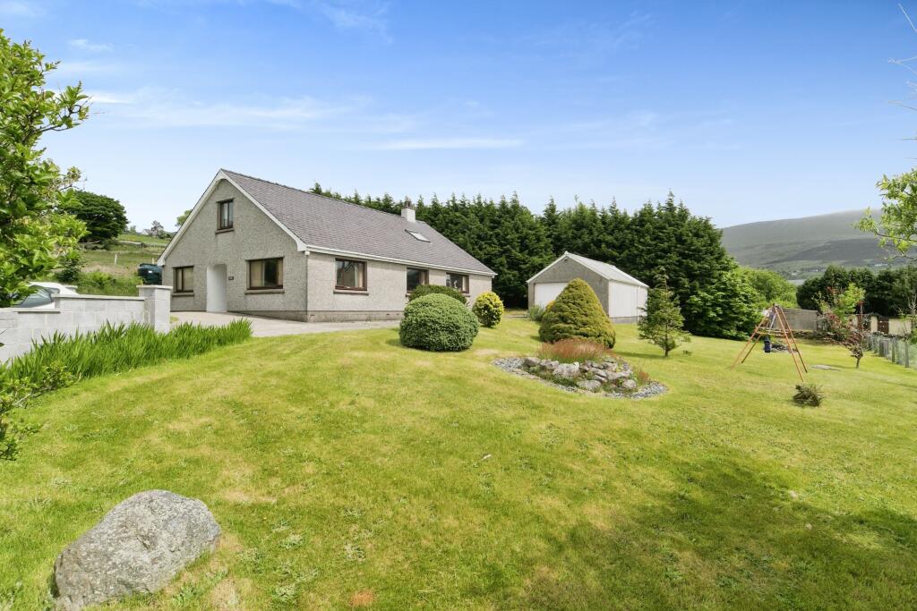 4 bedroom bungalow for sale in Deiniolen, Caernarfon, Gwynedd, LL55