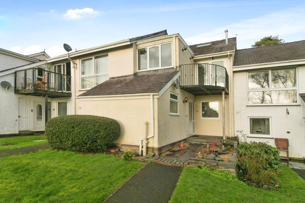 2 bedroom town house for sale in Ffordd Garnedd, Y Felinheli, Gwynedd, LL56