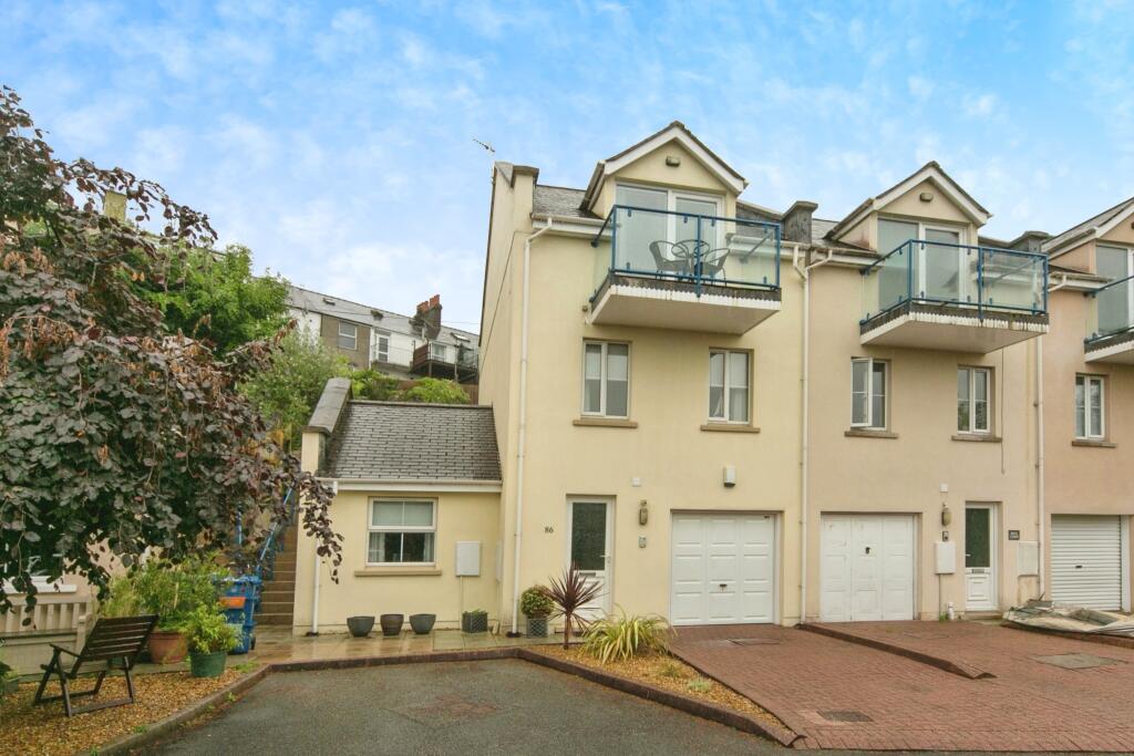 3 bedroom end of terrace house for sale in Hen Gei Llechi, Y Felinheli, Gwynedd, LL56