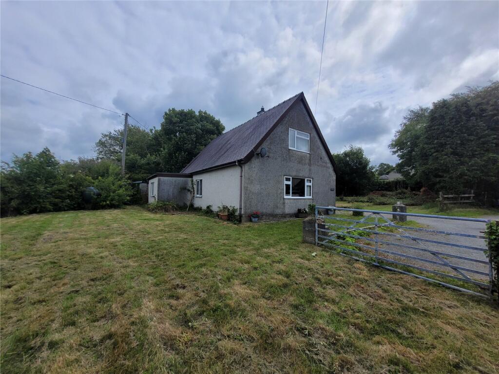 3 bedroom detached house for sale in Rhostryfan, Caernarfon, Rhostryfan