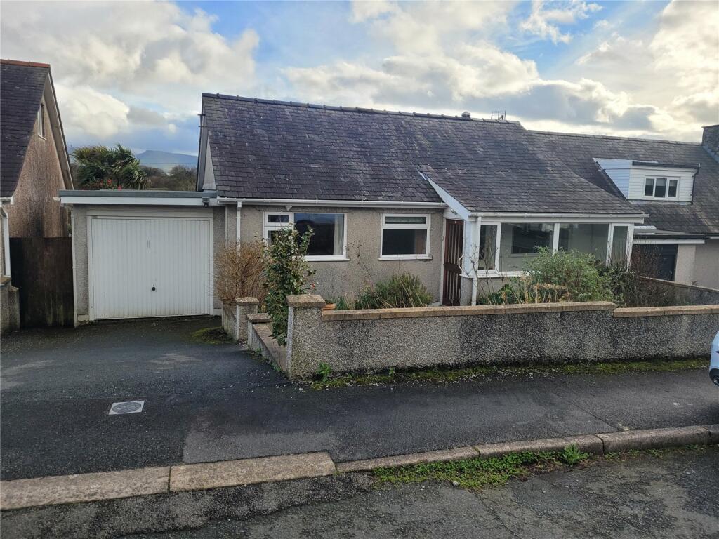 3 bedroom detached house for sale in Bryn Eglwys, Penisarwaun