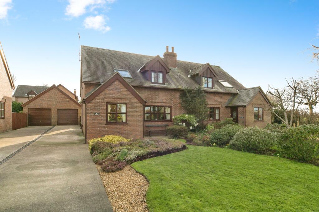 3 bedroom semidetached house for sale in Maes Y Llan, Llandwrog