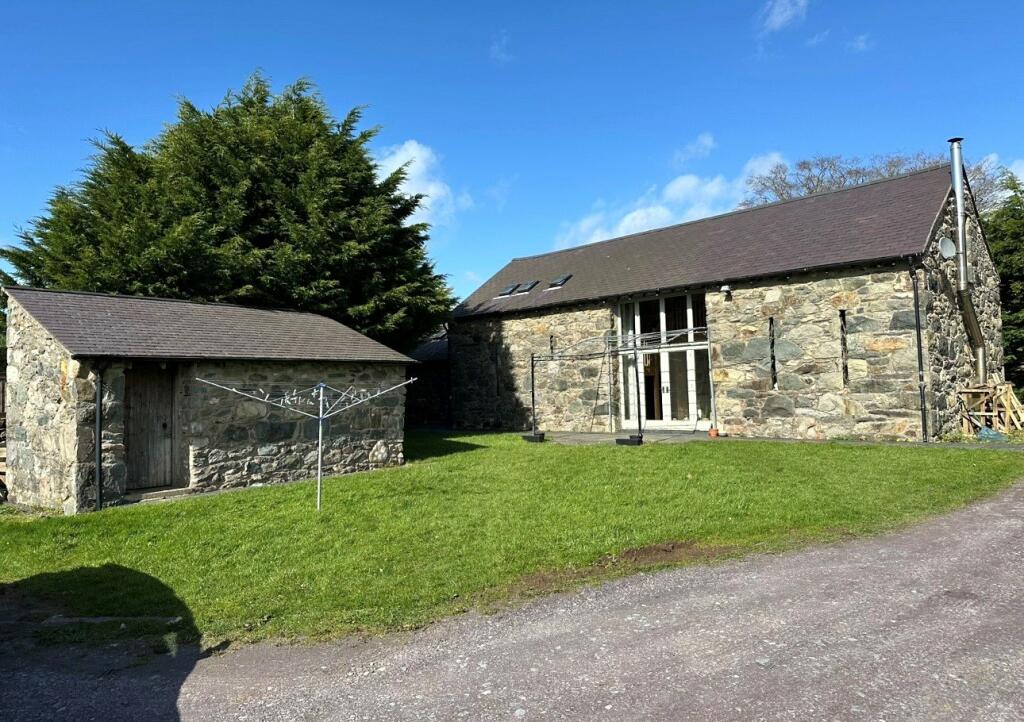 3 bedroom semidetached house for sale in Waunfawr, Caernarfon, Gwynedd, LL55