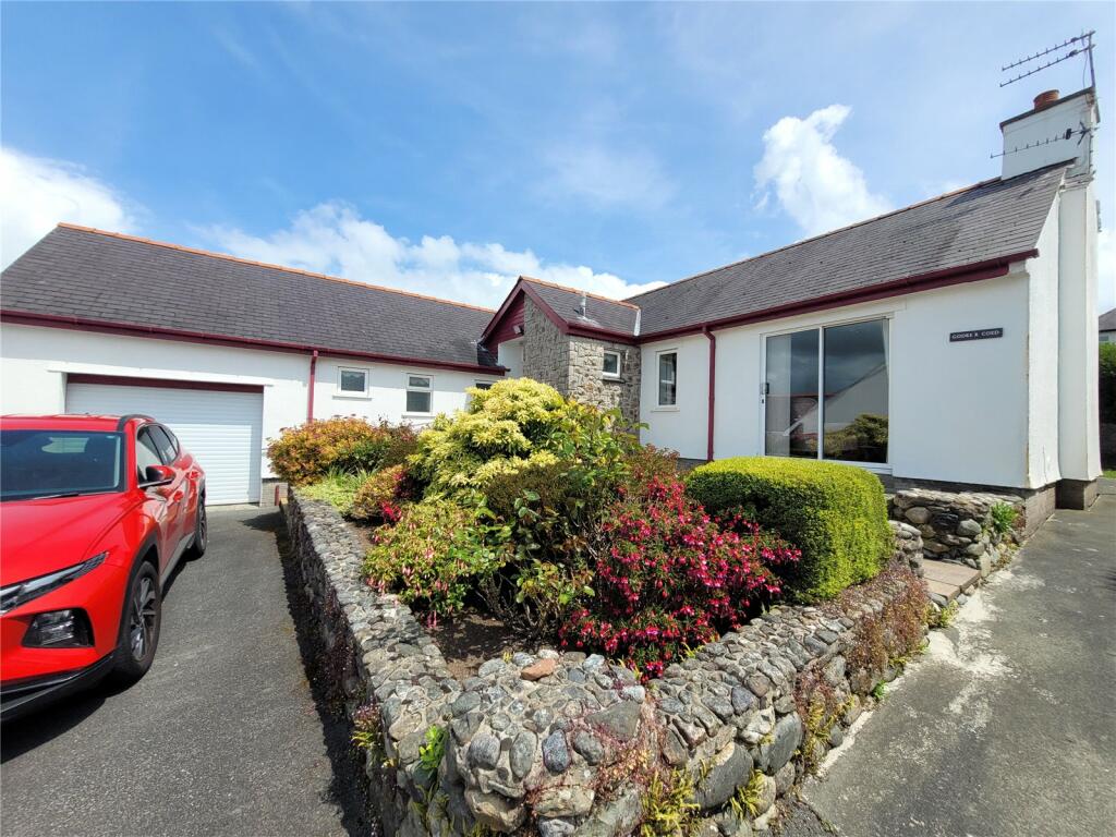 4 bedroom bungalow for sale in Ala Las, Caernarfon, Gwynedd, LL55