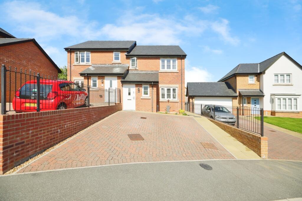 Main image of property: Bontnewydd, Caernarfon, Gwynedd, LL55