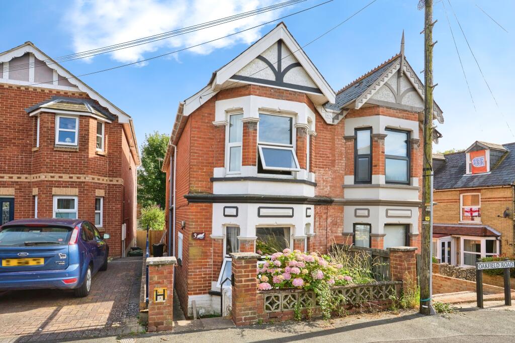 Main image of property: Oakfield Road, East Cowes, Isle of Wight, PO32
