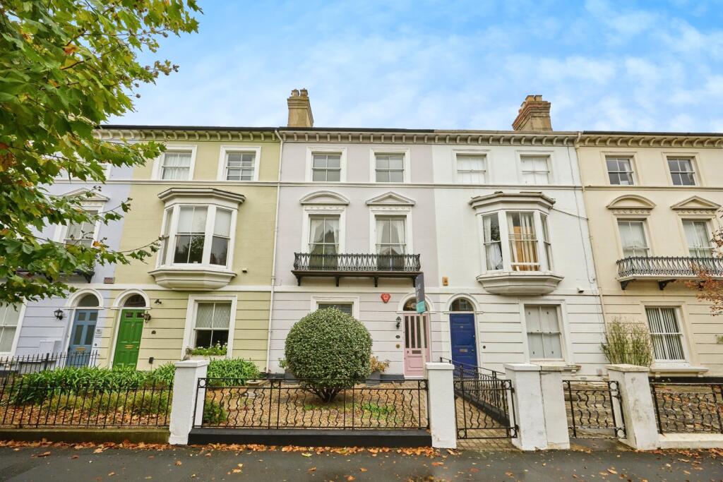 5 bedroom terraced house