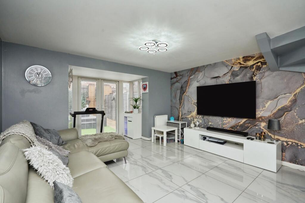 Main image of property: Captains Parade, East Cowes, Isle of Wight, PO32