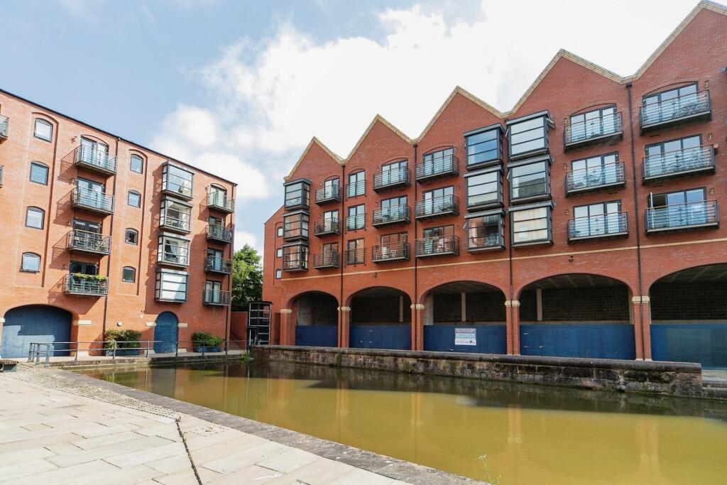 2 bedroom flat for sale in Handbridge Square, Chester, Cheshire, CH1