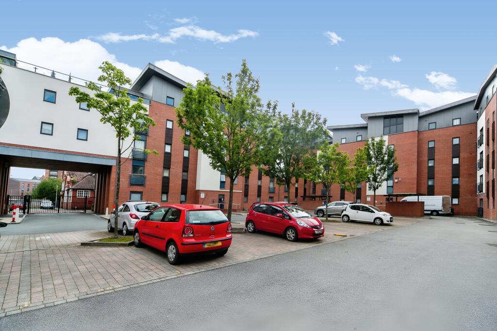 2 bedroom flat for sale in Egerton Street, Chester, Cheshire, CH1