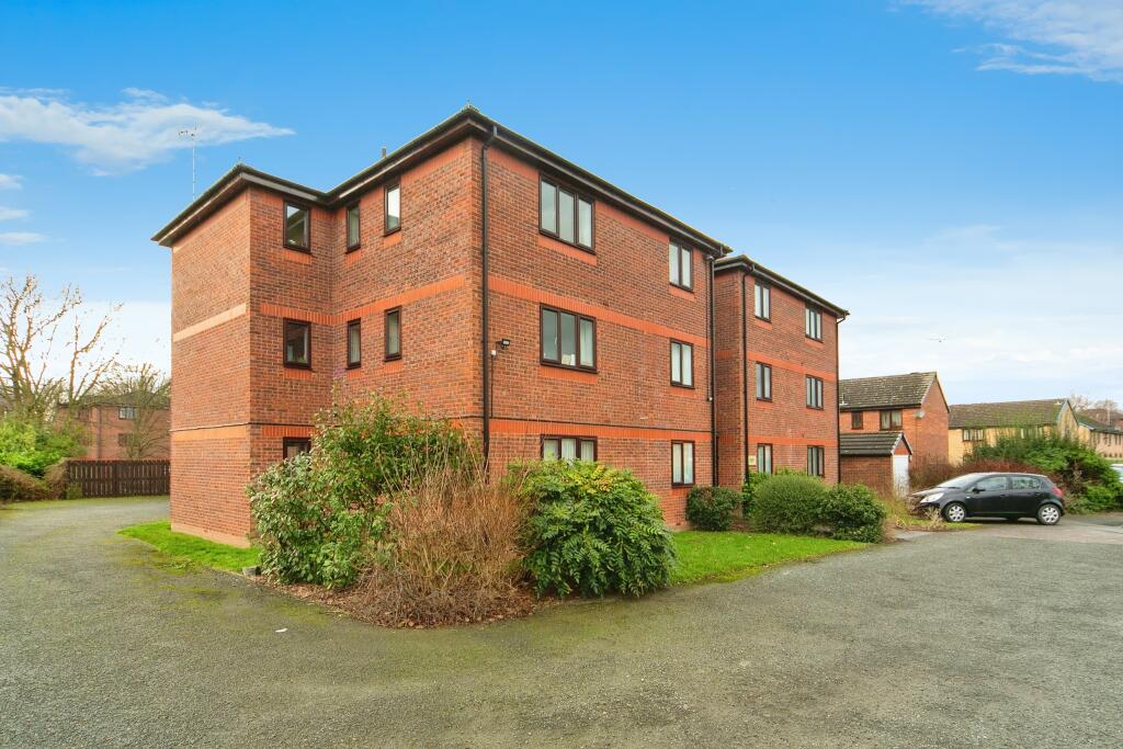 2 bedroom flat for sale in Haydock Close, Chester, Cheshire, CH1