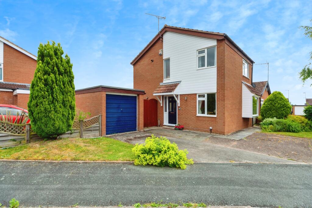 3 bedroom detached house for sale in Barony Way, Chester, Cheshire, CH4