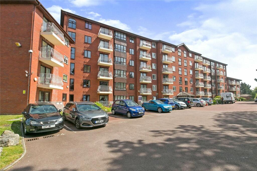 2 bedroom flat for sale in Marine Road, Colwyn Bay, Conwy, LL29