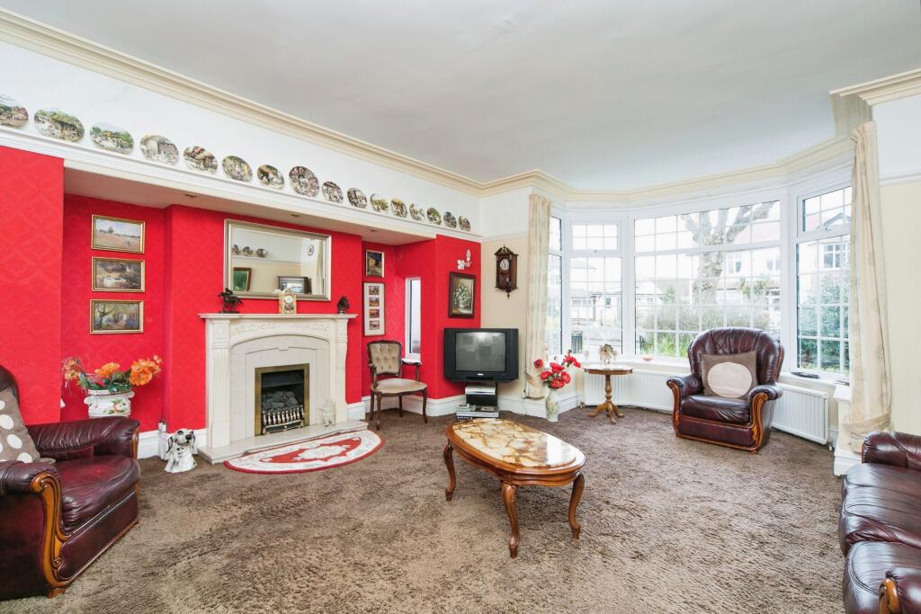 2 bedroom flat for sale in Whitehall Road, Rhos on Sea, Colwyn Bay