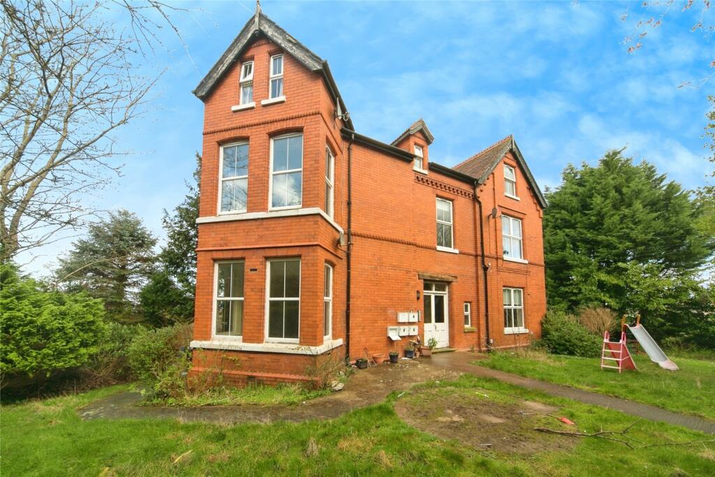 2 bedroom flat for sale in Queens Avenue, Bae Colwyn, Queens Avenue