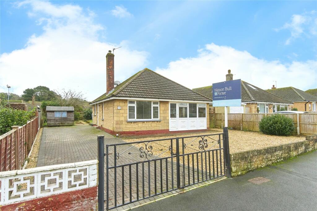 2 Bedroom Bungalow For Sale In Fairview Crescent, Sandown, Isle Of 