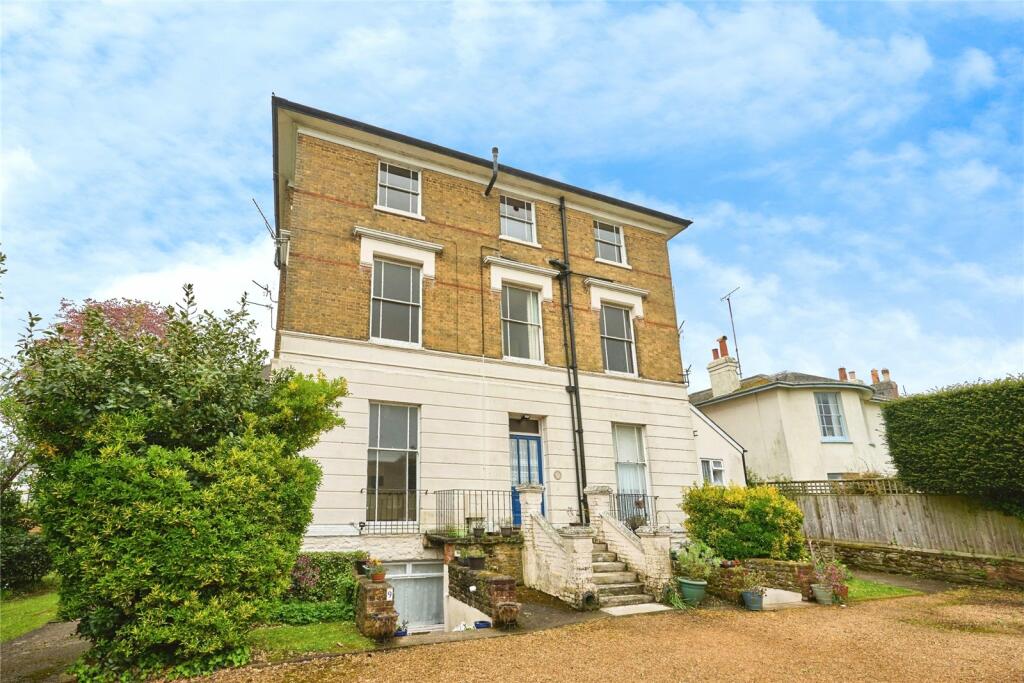 4 bedroom flat for sale in Bellevue Road, Ryde, Isle of Wight, PO33